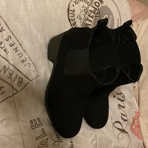 These boots are nice and good for walking, they have a heel of about 3 inches